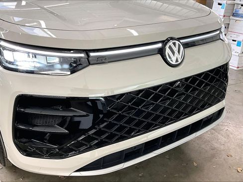 New 2026 Volkswagen Tiguan SEL R-Line image 32