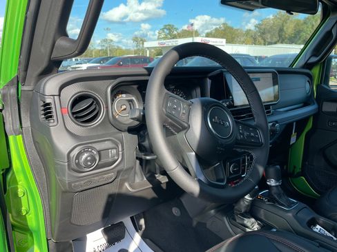 New 2025 Jeep Gladiator Rubicon w/ Convenience Group image 14