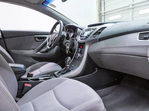 Used 2016 Hyundai Elantra SE w/ Option Group 02 image 12