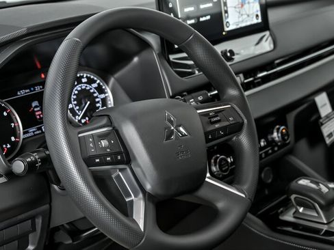 New 2026 Mitsubishi Outlander ES image 15