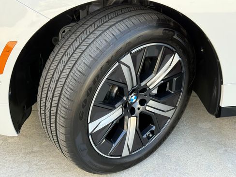 Used 2026 BMW iX xDrive60 image 19