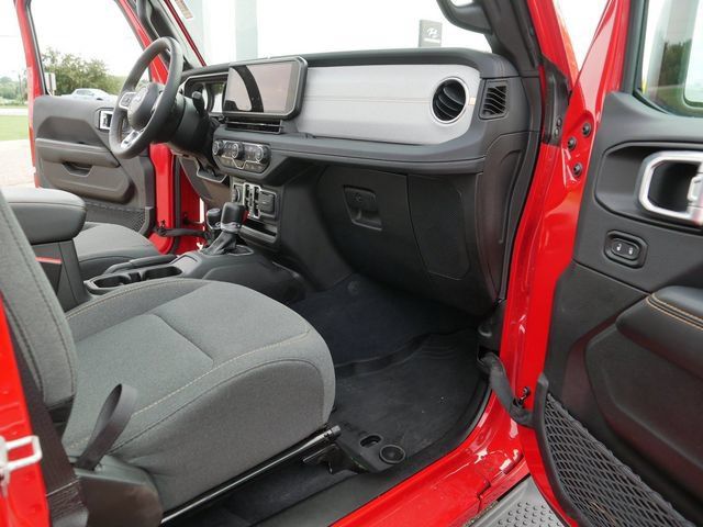 Used 2024 Jeep Wrangler Unlimited Sahara w/ Safety Group AWD/4WD image 20