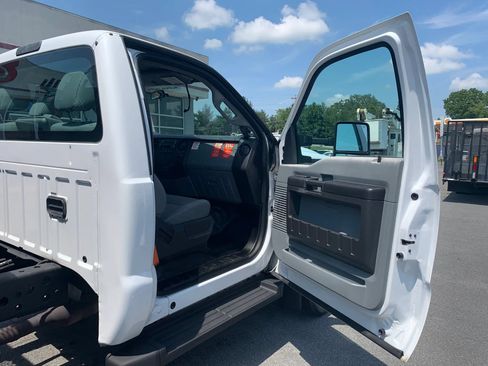 Used 2015 Ford F550 4x4 Regular Cab Super Duty image 23