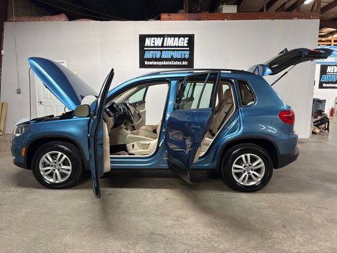 Used 2017 Volkswagen Tiguan S image 9