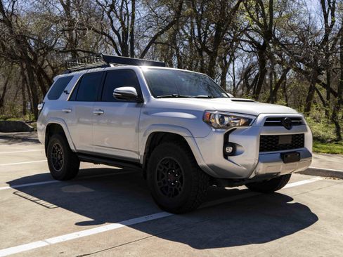 Used 2023 Toyota 4Runner TRD Off-Road Premium image 2