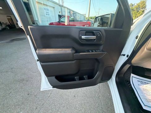 Used 2023 Chevrolet Silverado 1500 Custom AWD/4WD image 10