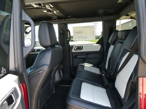 New 2026 Ford Bronco Outer Banks w/ Sasquatch Package AWD/4WD image 13