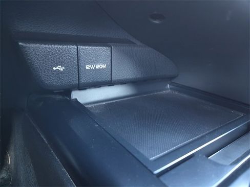 Used 2020 Toyota Camry LE image 29