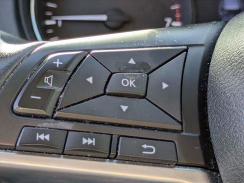 Used 2018 Nissan Rogue SV w/ Sun & Sound Touring Package image 14