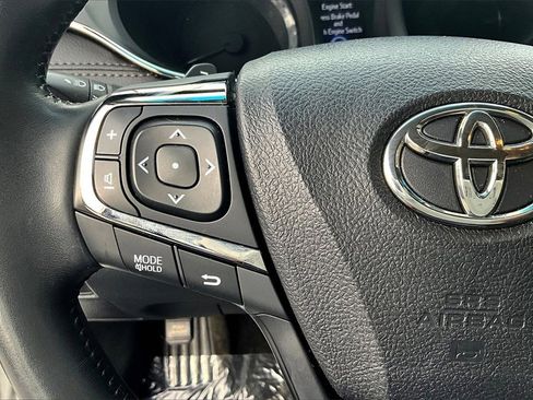 Used 2015 Toyota Avalon XLE image 16