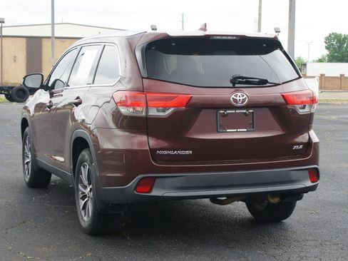 Used 2019 Toyota Highlander XLE FWD image 18