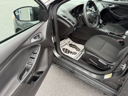 Used 2017 Ford Focus SE FWD image 17