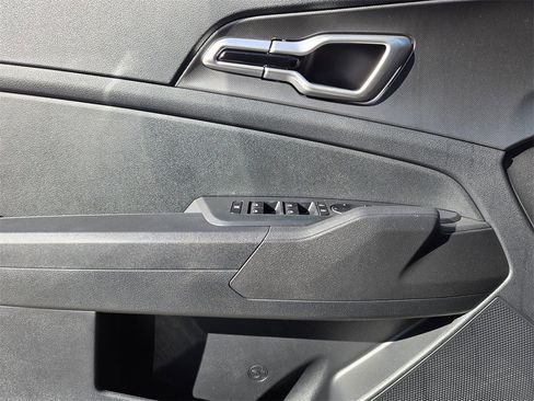 New 2026 Kia Sportage LX image 16