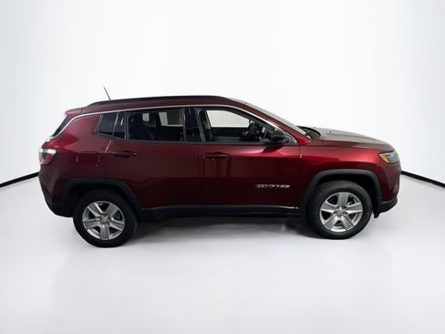 Used 2022 Jeep Compass Latitude w/ Convenience Group AWD/4WD image 4