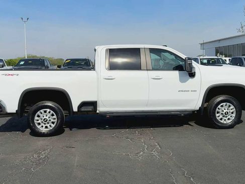 Certified 2022 Chevrolet Silverado 2500 LT w/ Convenience Package AWD/4WD image 9