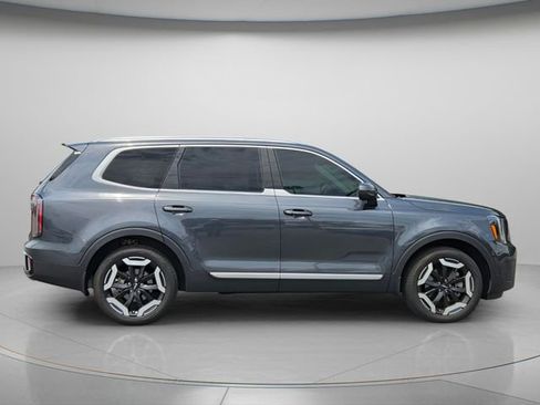 Used 2024 Kia Telluride EX w/ EX Captain's Chair Package FWD image 7
