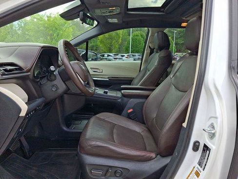 Certified 2022 Toyota Sienna Platinum AWD/4WD image 14