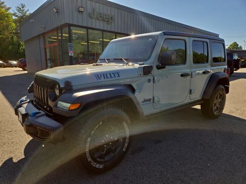 Used 2023 Jeep Wrangler Unlimited w/ Cold Weather Group AWD/4WD image 8