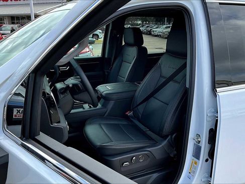 Used 2025 GMC Sierra 3500 Denali w/ Denali Reserve Package image 18