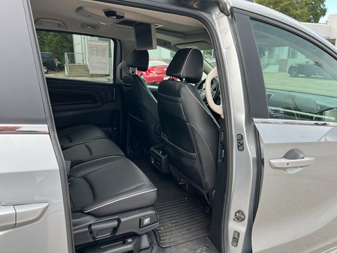 Used 2025 Honda Odyssey Touring image 11