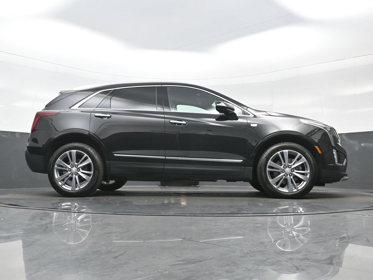 Used 2024 Cadillac XT5 Premium Luxury w/ LPO, Floor Liner Package AWD/4WD image 33