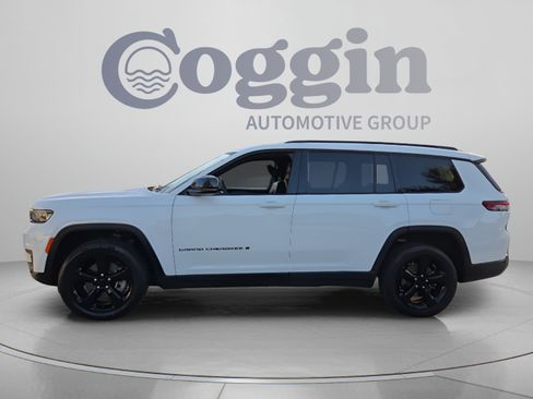 Used 2023 Jeep Grand Cherokee L Laredo RWD image 2