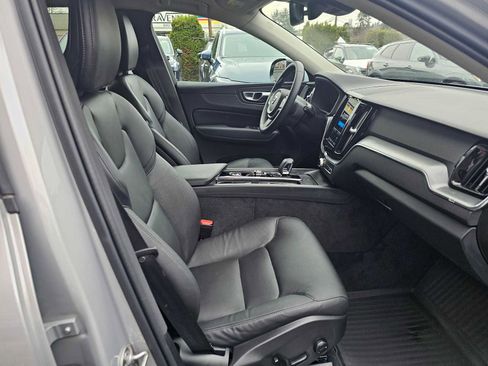 Certified 2025 Volvo XC60 B5 Core w/ Protection Package Premier image 10