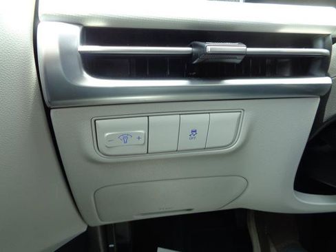 Used 2025 Hyundai Tucson SE FWD image 40