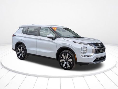 New 2026 Mitsubishi Outlander SE FWD image 2