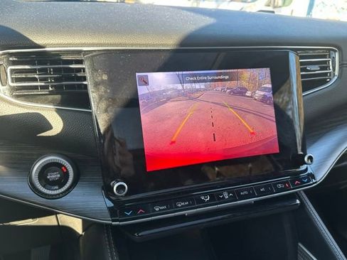 Used 2024 Jeep Wagoneer L Series II w/ Premium Group I image 30