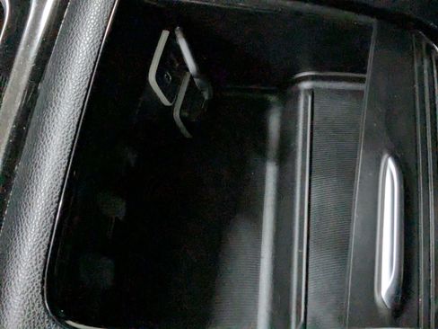 Certified 2023 Chrysler Pacifica Limited FWD image 21