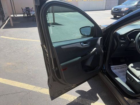 Used 2020 Ford Escape SE FWD image 8
