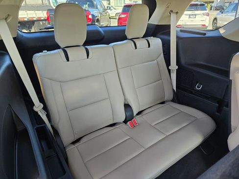 Used 2023 Ford Explorer XLT AWD/4WD image 13
