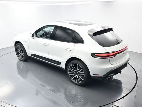 Certified 2025 Porsche Macan AWD/4WD image 34