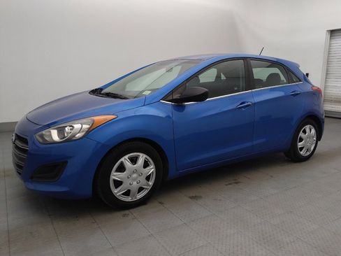 Used 2017 Hyundai Elantra GT FWD image 2