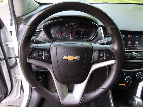 Certified 2022 Chevrolet Trax LT w/ LT Convenience Package AWD/4WD image 15