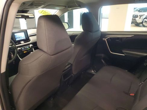 Used 2021 Toyota RAV4 LE image 11