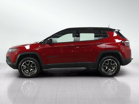 Used 2025 Jeep Compass Trailhawk AWD/4WD image 2