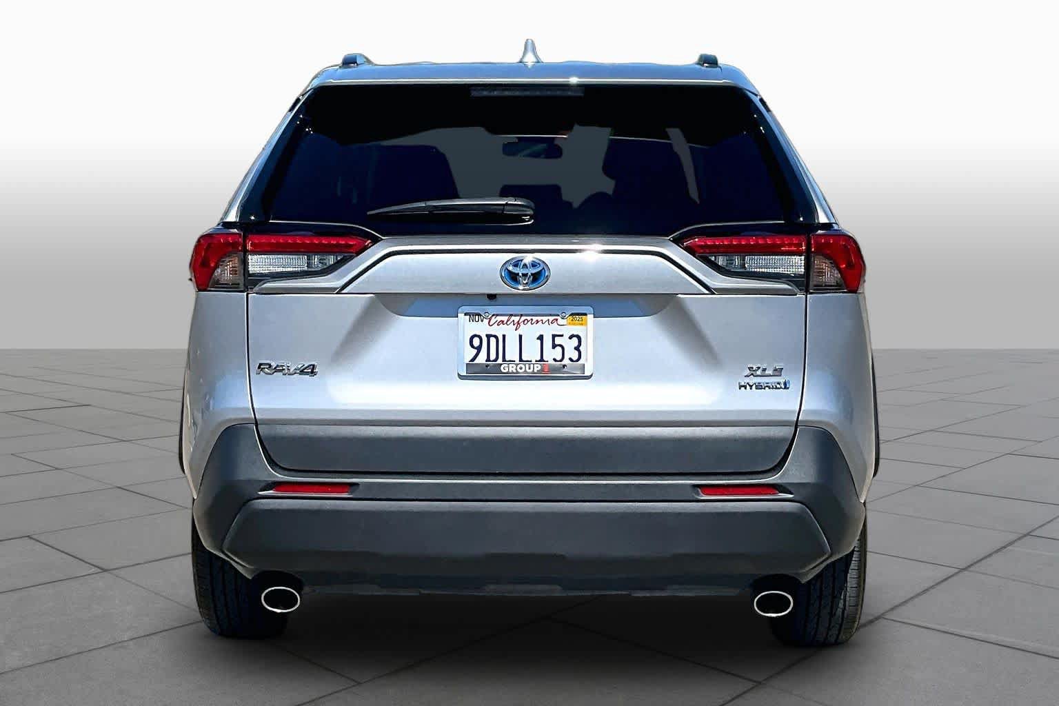 Used 2022 Toyota RAV4 XLE AWD/4WD image 4
