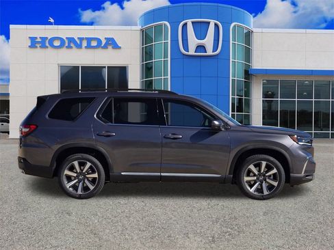 New 2025 Honda Pilot Touring image 2