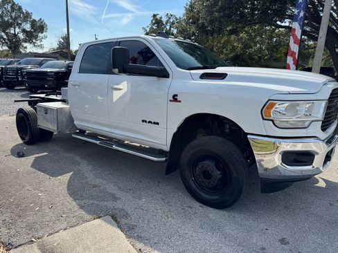 Used 2020 RAM 3500 Big Horn image 3