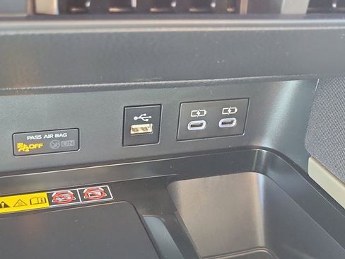 Used 2025 Toyota Camry LE image 27