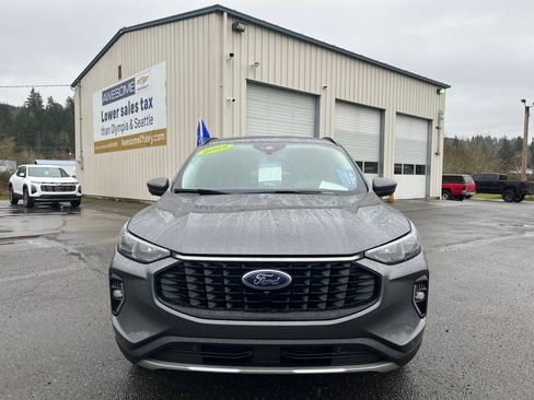 Used 2023 Ford Escape Platinum AWD/4WD image 11