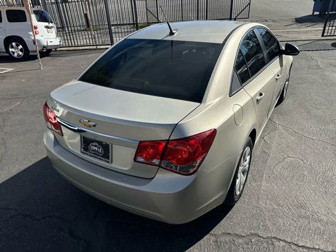 Used 2014 Chevrolet Cruze LS image 17