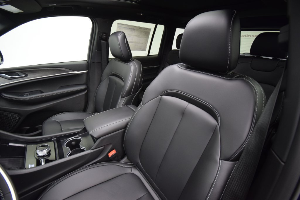 New 2027 Jeep Grand Cherokee Limited AWD/4WD image 33