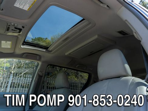 Used 2011 Toyota Sienna XLE w/ Entertainment Pkg FWD image 12