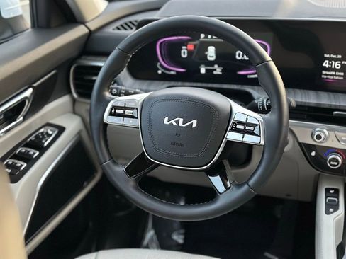 Used 2025 Kia Telluride EX w/ EX Captain's Chair Package image 12