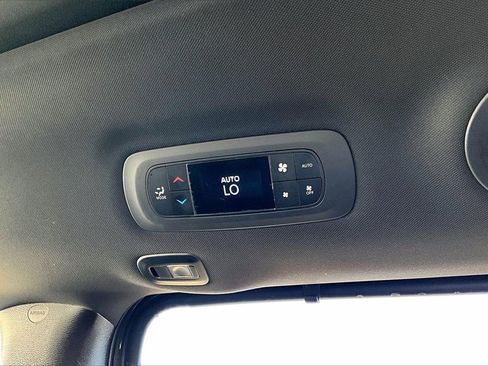 Certified 2020 Chrysler Pacifica Limited image 35