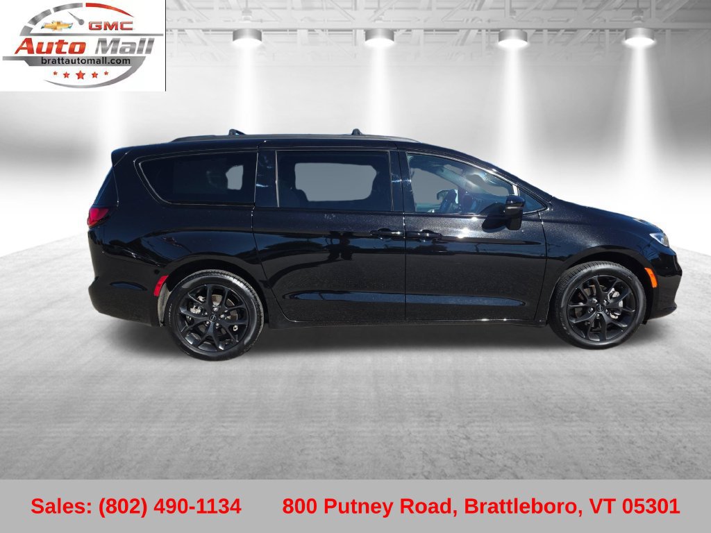 Used 2024 Chrysler Pacifica Limited w/ S Appearance Package AWD/4WD image 4