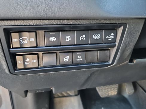 Used 2023 Toyota Sequoia Platinum AWD/4WD image 17